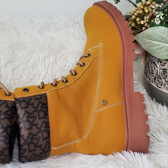 DKNY Men's Ankle Tan Boots Lace Up Style With Logo Size 8.5 - Picture 6 of 14